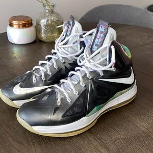 Nike Air max Lebron 10 Prism, Mens size 11.5.